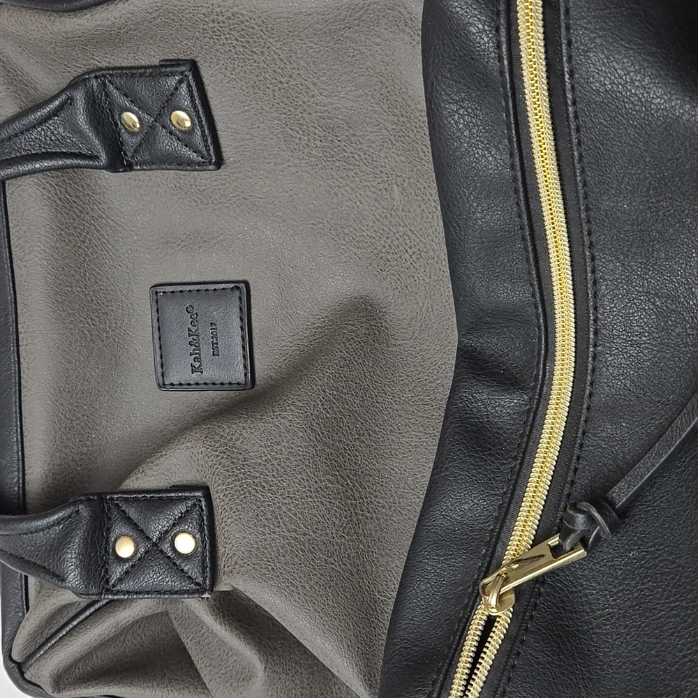Kah‎ and Kee Backpack. Grey and black.